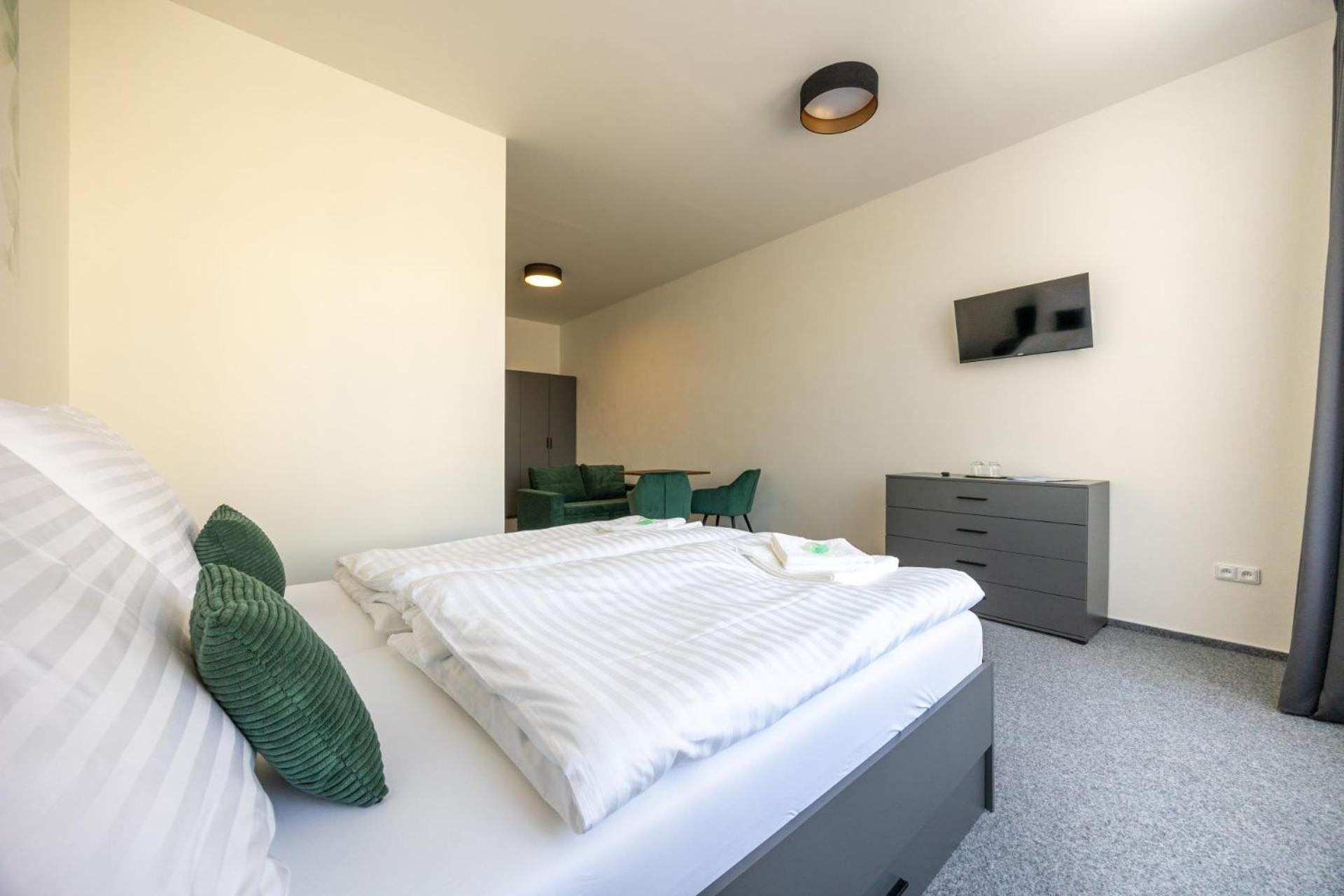 Hotel Tht Polička Eksteriør billede